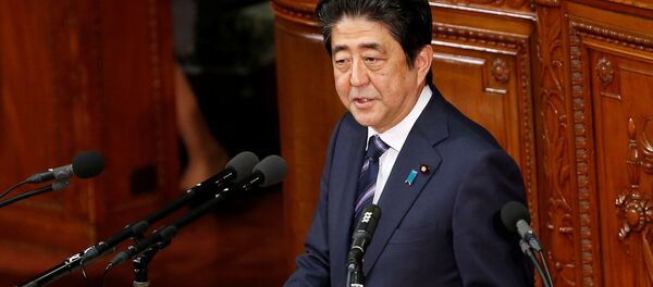 Japanese Prime Minister Shinzo Abe gives an address at the start of the new parliament session at the lower house of parliament in Tokyo, Japan - Sputnik International