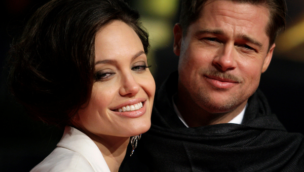 U.S. actors Brad Pitt and his partner Angelina Jolie pose for photographers on the red carpet at the German premiere of the movie The Curious Case of Benjamin Button in Berlin January 19, 2009. - Sputnik International