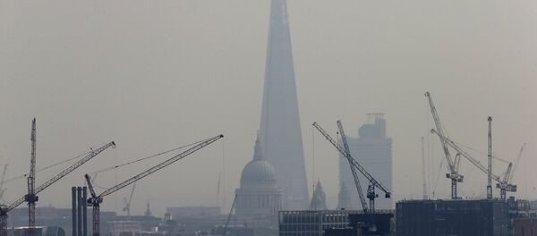 Smog surrounds The Shard and St Paul's Cathedral in London, Britain, April 3, 2014. Smog surrounds The Shard and St Paul's Cathedral in London, Britain, April 3, 2014. - Sputnik International