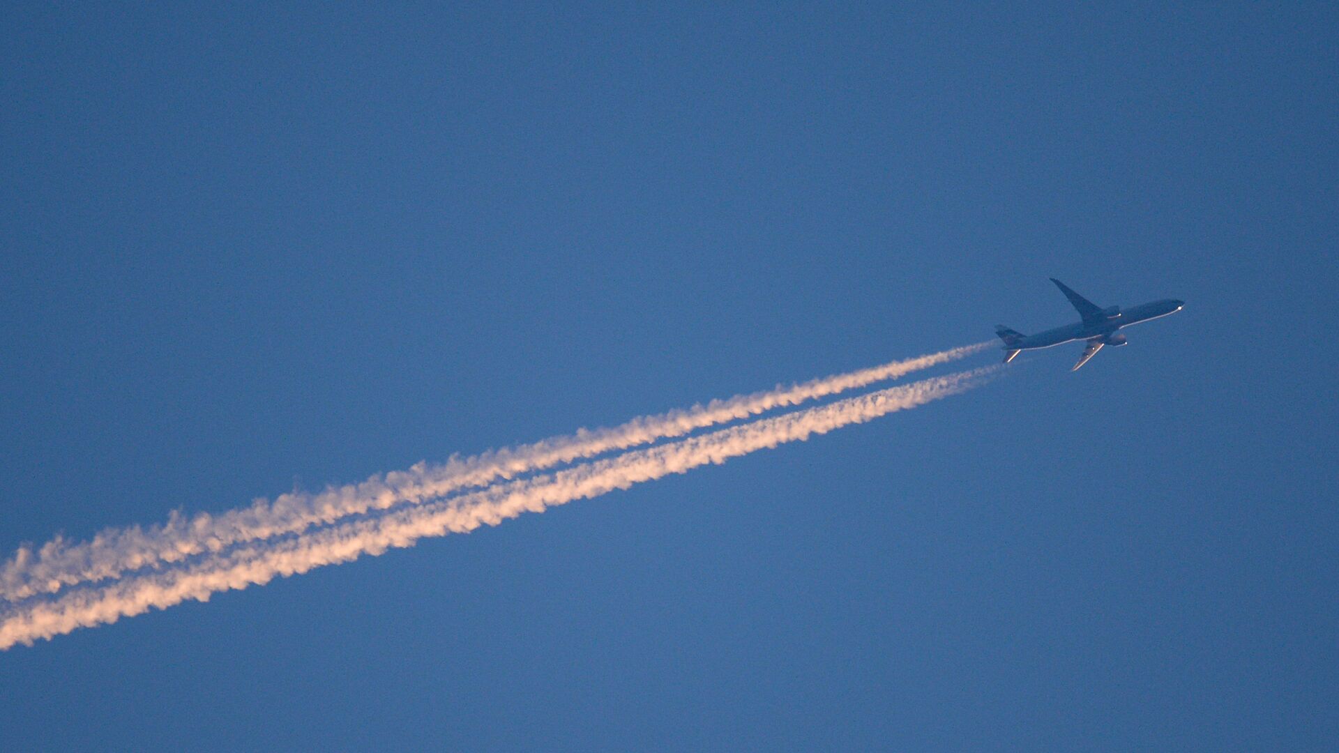 A plane in the sky. - Sputnik International, 1920, 18.09.2023