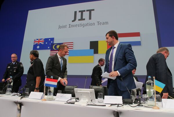 Presentation of a report in Nieuwegein on the investigation results of Malaysia Airlines Boeing 777 (flight MH17) crash in eastern Ukraine in 2014. First Deputy Prosecutor General of Ukraine Dmytro Storozhuk, second right Presentation of a report in Nieuwegein on the investigation results of Malaysia Airlines Boeing 777 (flight MH17) crash in eastern Ukraine in 2014. First Deputy Prosecutor General of Ukraine Dmytro Storozhuk, second right - Sputnik International