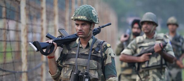 Indian Border Security Force soldiers patrol the India-Pakistan border area at Ranbir Singh Pura, about 35 kilometers (22 miles) from Jammu, India, Saturday, Sept. 24, 2016 Indian Border Security Force soldiers patrol the India-Pakistan border area at Ranbir Singh Pura, about 35 kilometers (22 miles) from Jammu, India, Saturday, Sept. 24, 2016 - Sputnik International