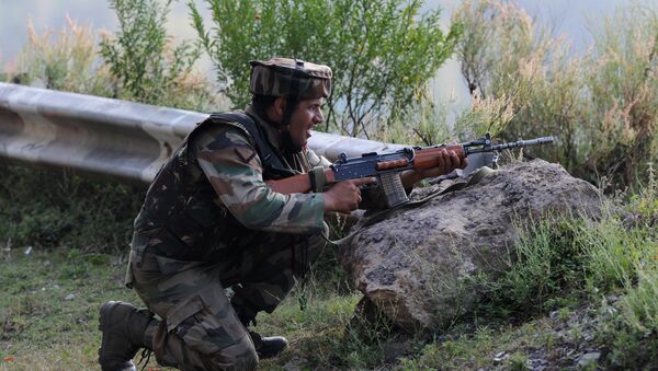 An Indian army soldier takes up a position near the site of a gunbattle between Indian army soldiers and rebels inside an army brigade headquarters near the border with Pakistan, known as the Line of Control (LoC), in Uri on September 18, 2016 - Sputnik International
