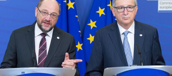 EU Commission Chief Jean-Claude Juncker (R) and European Parliament President Martin Schulz (L) - Sputnik International