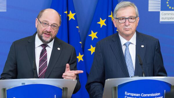 EU Commission Chief Jean-Claude Juncker (R) and European Parliament President Martin Schulz (L) - Sputnik International