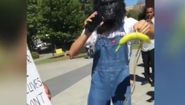 Bananas! Student Charged for Donning Ape Mask at #BlackLivesMatter Demonstration - Sputnik International