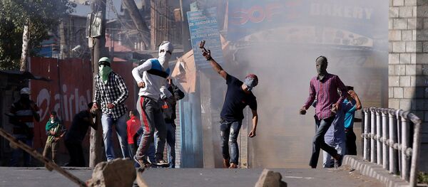 Demonstrators hurl stones towards Indian policemen during a protest in Srinagar, against the recent killings in Kashmir region, September 25, 2016 Demonstrators hurl stones towards Indian policemen during a protest in Srinagar, against the recent killings in Kashmir region, September 25, 2016 - Sputnik International