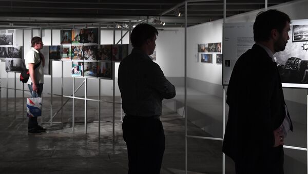 Visitors at the exhibition by winners of the Andrei Stenin International Press Photo Contest - Sputnik International