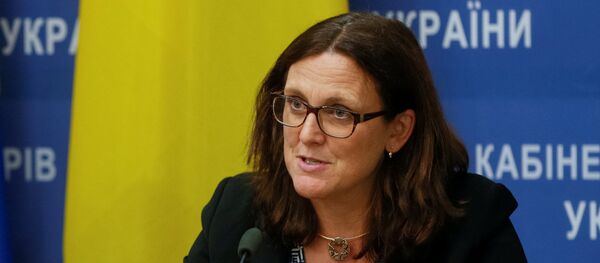 EU Trade Commissioner Cecilia Malmstrom (R) and Vice Prime Minister of Ukraine for European and Euro-Atlantic Integration Ivanna Klympush-Tsintsadze attend a news conference in Kiev, Ukraine September 30, 2016 - Sputnik International