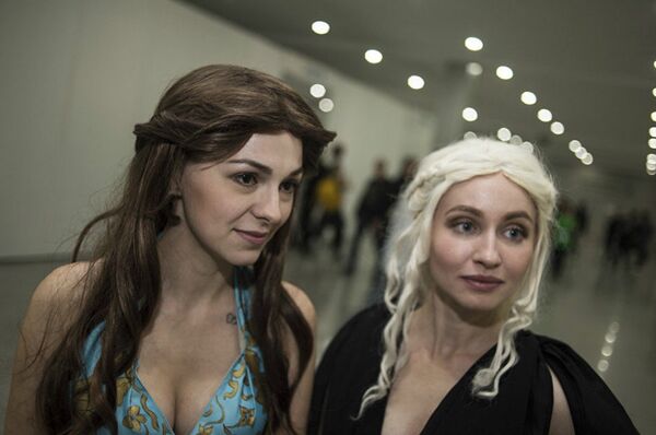Iris and Yulia as Margaery Tyrell and Daenerys Targaryen, characters from the “Game of Thrones” Iris and Yulia as Margaery Tyrell and Daenerys Targaryen, characters from the “Game of Thrones” - Sputnik International