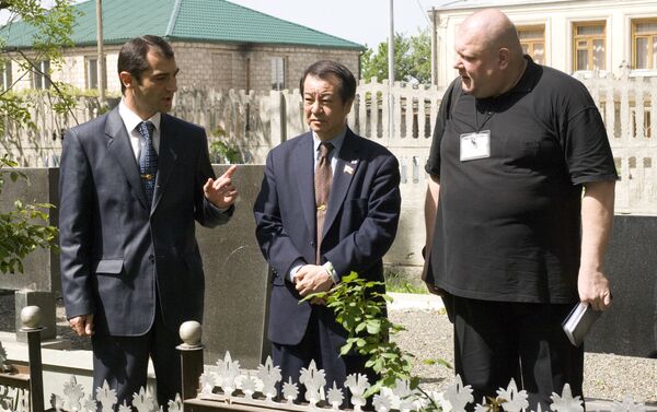 Mitsuhiro Kimura at a memorial in South Ossetia. - Sputnik International