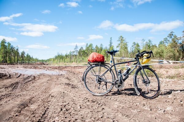 A bike on a road A bike on a road - Sputnik International