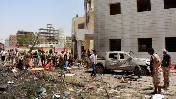 Fighters loyal to the government gather at the site of a suicide car bombing in Yemen’s southern city of Aden, Yemen, Monday, Aug. 29, 2016 - Sputnik International