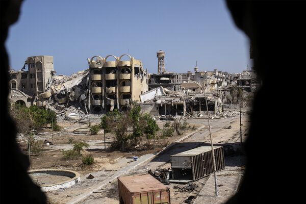 A general view shows destroyed buildings in the District 3 neighbourhood of Sirte, the last stronghold of Islamic State (IS) group in the coastal Libyan city, on September 29, 2016 - Sputnik International
