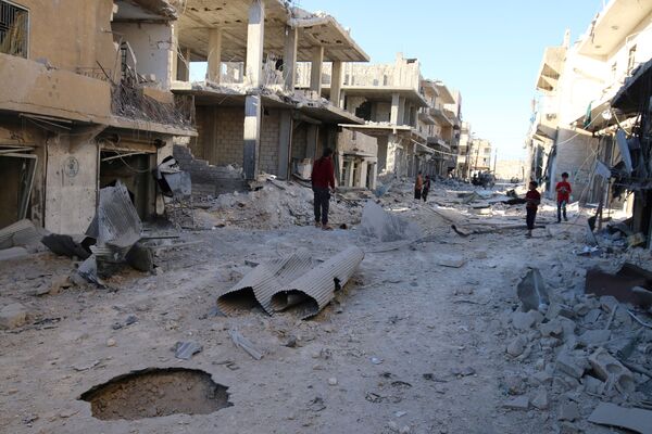 People inspect a damaged site after airstrikes on the rebel held Sheikh Fares neighbourhood of Aleppo, Syria October 1, 2016 People inspect a damaged site after airstrikes on the rebel held Sheikh Fares neighbourhood of Aleppo, Syria October 1, 2016 - Sputnik International