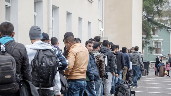 Migrants queue in front of a refugee reception centre in Tornio,Finland (file) - Sputnik International