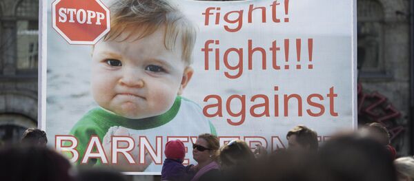 Some 200 people gather in Oslo, on April 16, 2016 to protest against Norwegian child welfare service (Barnevernet) - Sputnik International