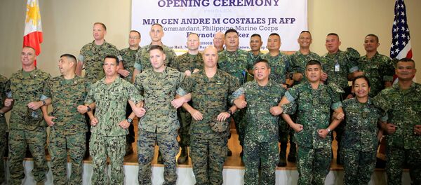 US Marine Corps and Philippine Marine Corps personnel link arms during the opening ceremony of annual Philippines-US amphibious landing exercise (PHILBLEX) inside the marines headquarters in Taguig city, metro Manila, Philippines October 4, 2016. US Marine Corps and Philippine Marine Corps personnel link arms during the opening ceremony of annual Philippines-US amphibious landing exercise (PHILBLEX) inside the marines headquarters in Taguig city, metro Manila, Philippines October 4, 2016. - Sputnik International