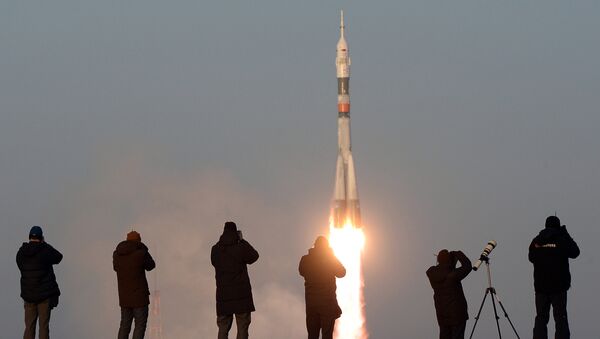 The launch of a Soyuz-FG rocket with the Soyuz TMA-19M manned spacecraft from the Baikonur Space Center. - Sputnik International