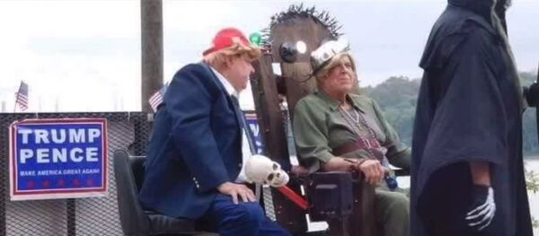 Float Depicting Trump About To Execute Hillary Clinton, Aurora, Indiana - Sputnik International