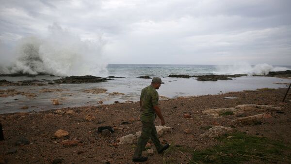 An army officer checks the beach in Siboney ahead of the arrival of Hurricane Matthew, Cuba, October 4, 2016. - Sputnik International