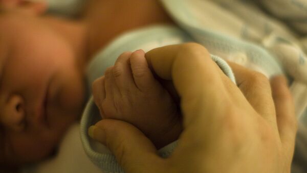 Holding Hands With a Newborn Baby - Sputnik International