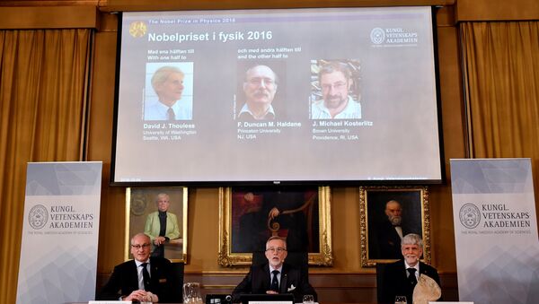 Members of the Royal Academy of Sciences, Nils Martensson (L-R), Goran K Hansson and Thomas Hans Hansson, sit under a screen showing pictures of the winners of the 2016 Nobel Prize for Physics during a news conference in Stockholm, Sweden October 4, 2016. Top from left: David Thouless, Duncan Haldane and Michael Kosterlitz. - Sputnik International