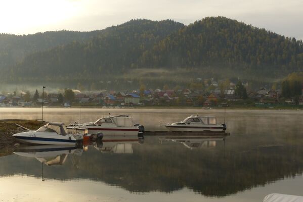 Motorboats on the Biya River in the Altai Republic. - Sputnik International