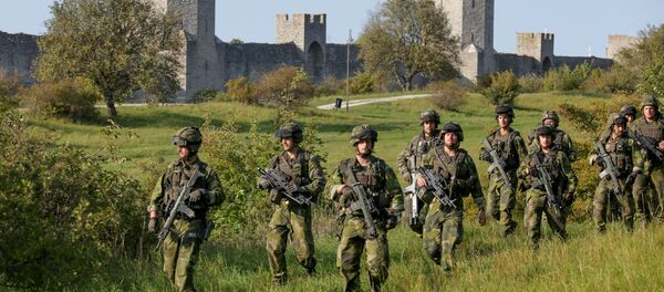 A squad from Skaraborg Armoured Regiment, currently training on the island of Gotland in the Baltic, patrols outside Visby's 13th century city wall, Sweden - Sputnik International