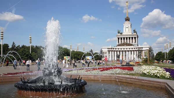 View of the fountain and Central pavilion at the All-Russian Exhibition Center (VDKh). - Sputnik International