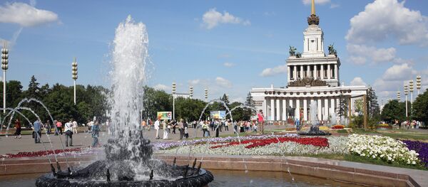 View of the fountain and Central pavilion at the All-Russian Exhibition Center (VDKh). - Sputnik International