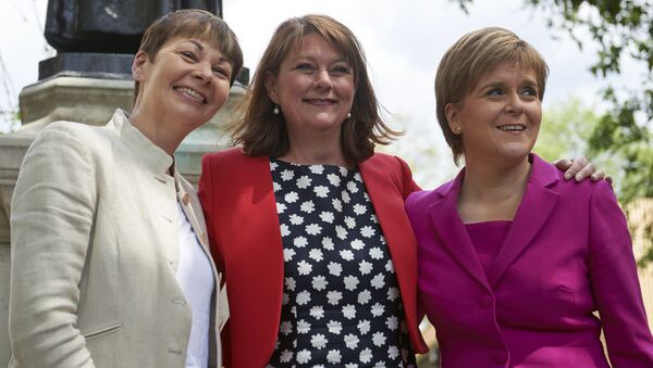 Scottish First Minister and Leader of the SNP, Nicola Sturgeon (R) poses with Plaid Cymru leader Leanne Wood (C) and Former leader of The Green Party, Caroline Lucas pose during a photo call in central London on May 23, 2016. - Sputnik International