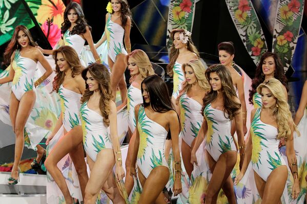 Contestants compete in the swimsuit segment of the Miss Venezuela 2016 pageant in Caracas, Venezuela October 5, 2016. - Sputnik International