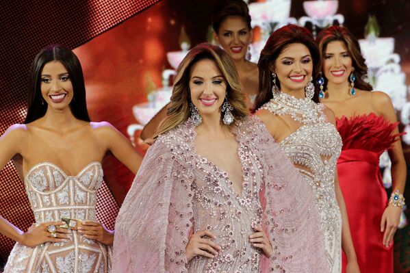 Contestants compete during the evening gown segment of the Miss Venezuela 2016 pageant in Caracas, Venezuela October 5, 2016. - Sputnik International