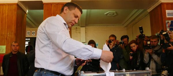 Head of the Donetsk People's Republic Alexander Zakharchenko (centre) after voting at Station No. 34 of Voroshilovsky District, Donetsk - Sputnik International