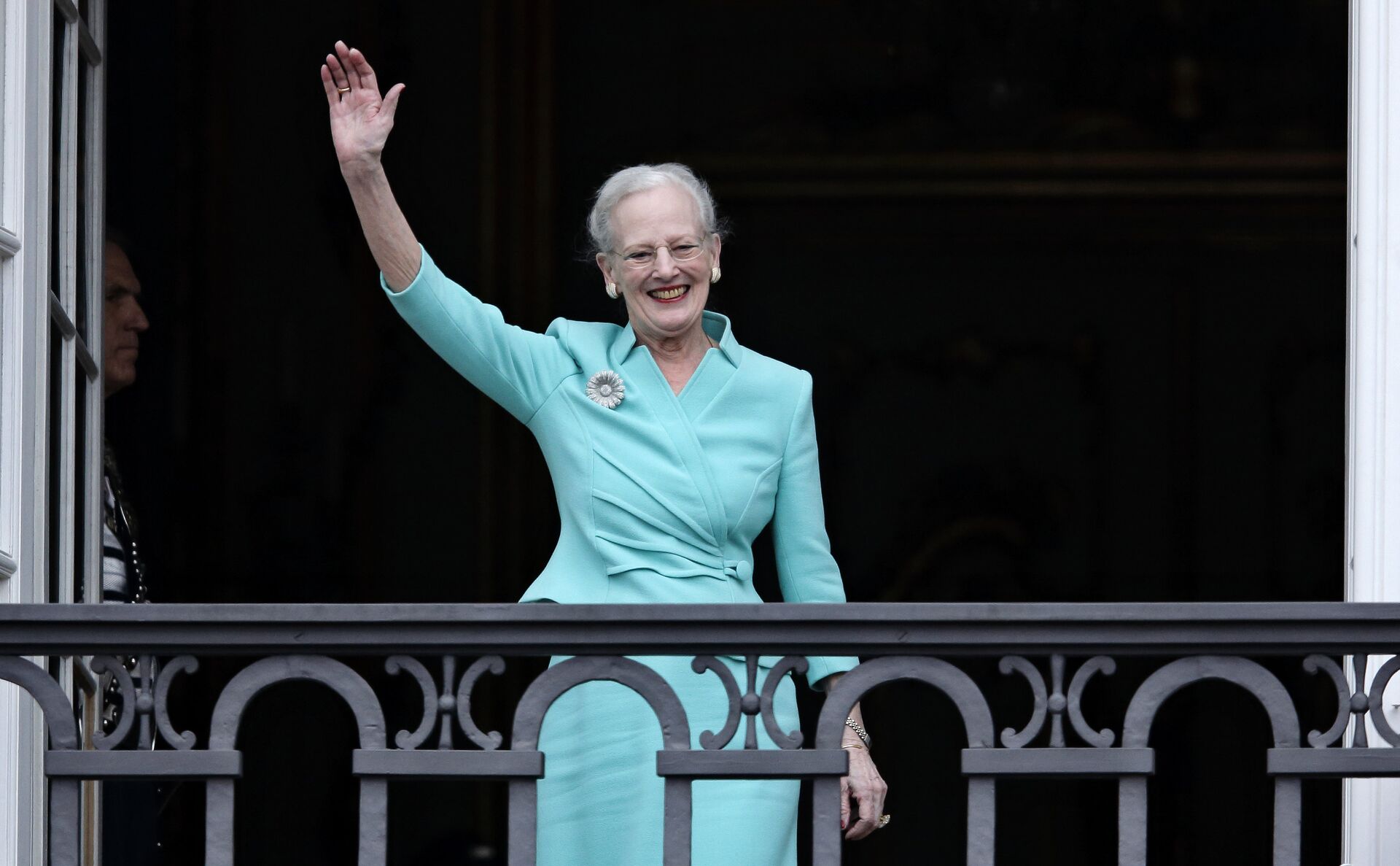 The Queen of Denmark, Margrethe II celebrates her 75th birthday on the balcony looking out at the crowd below, at Christian VII’s Palace, Amalienborg, Thursday, April 16 2015. - Sputnik International, 1920, 20.02.2022
