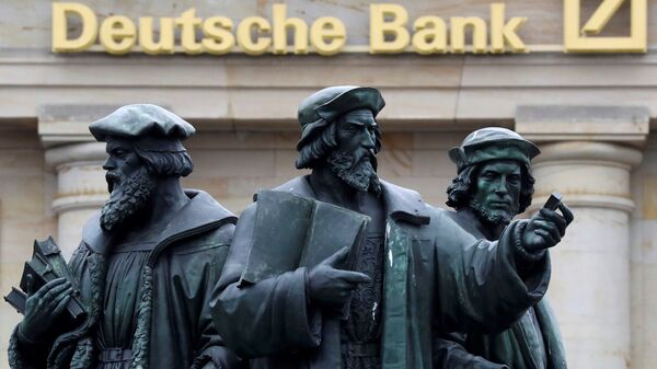 A statue is pictured next to the logo of Germany's Deutsche Bank in Frankfurt, Germany, September 30, 2016 - Sputnik International