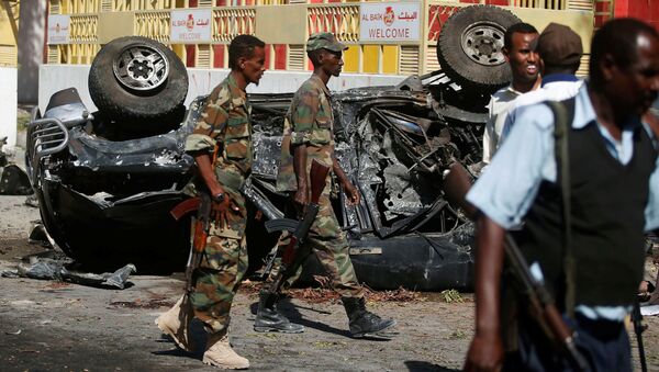 Somali government soldiers secure the scene of an attack on a restaurant by the Somali Islamist group al Shabaab in the capital Mogadishu, Somalia, October 1, 2016.  - Sputnik International