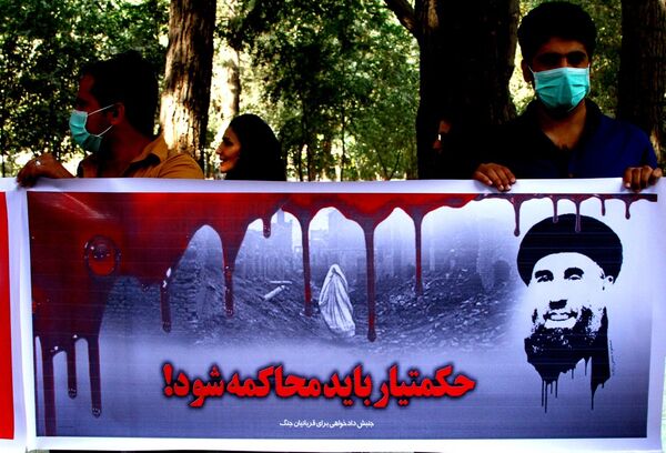 Protesters in Kabul bearing a banner that says Put Hekmatyar on Trial! Protesters in Kabul bearing a banner that says Put Hekmatyar on Trial! - Sputnik International