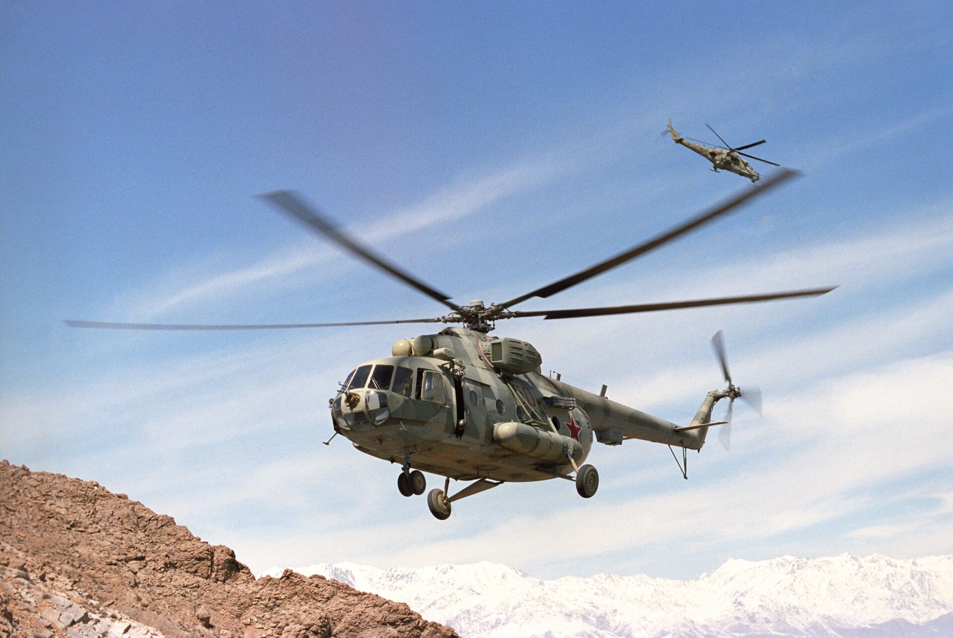 Mi-8, Mi-24 helicopters in flight  near Kabul, Afghanistan (File) - Sputnik International, 1920, 28.10.2023