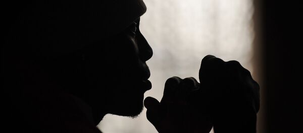 Former gang member Tayo Shodunke attends a mentoring session at St Paul's church in east London, on August 17, 2011. Former gang member Tayo Shodunke attends a mentoring session at St Paul's church in east London, on August 17, 2011. - Sputnik International