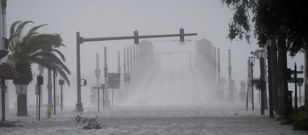 Wind and water from Hurricane Matthew batter downtown St. Augustine, Fla., Friday, Oct. 7, 2016. - Sputnik International
