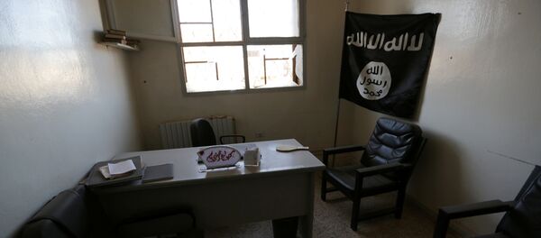 A view shows an office that was used by Islamic State militants in Turkman Bareh village, after rebel fighters advanced in the area, in northern Aleppo Governorate, Syria, October 7, 2016 - Sputnik International