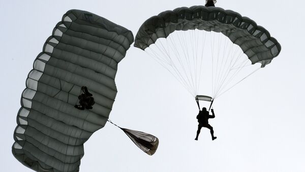 Paratroopers at the Army 2016 International military and technical forum - Sputnik International