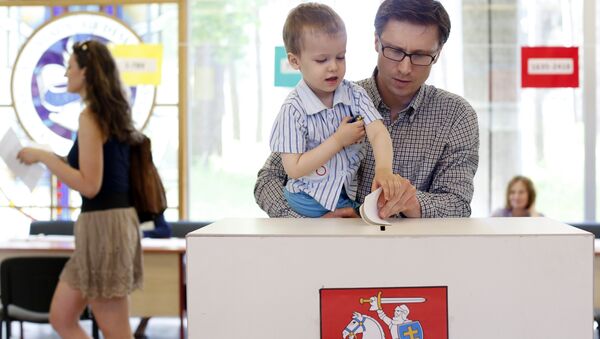A man with a child casts his ballot during the elections in Vilnius, Lithuania (File) - Sputnik International