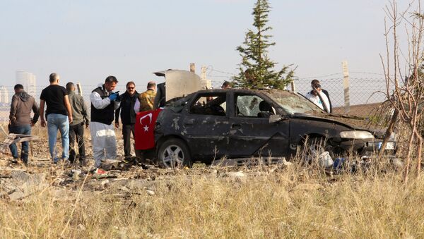 Police forensic experts examine a car after a blast detonated by two militants, in the countryside of Haymana near Ankara, Turkey, October 8, 2016 - Sputnik International