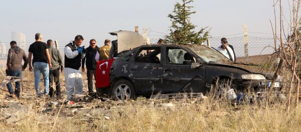 Police forensic experts examine a car after a blast detonated by two militants, in the countryside of Haymana near Ankara, Turkey, October 8, 2016 - Sputnik International