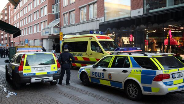 Policemen and ambulance workers stand in front of the entrance of a building in Storgatan in central Malmo (photo used for illustration purpose) - Sputnik International