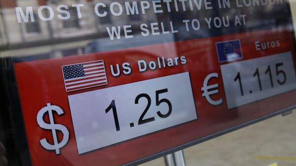 A screen in a currency exchange showing the latest tourist rates for the British pound sterling against the United States dollar, in central London, Tuesday, Oct. 4, 2016 - Sputnik International