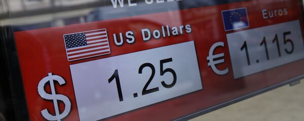 A screen in a currency exchange showing the latest tourist rates for the British pound sterling against the United States dollar, in central London, Tuesday, Oct. 4, 2016 - Sputnik International